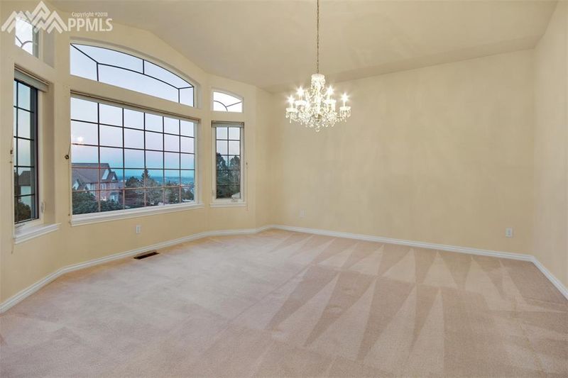 2760 Rossmere St, Colorado Springs, CO 80919