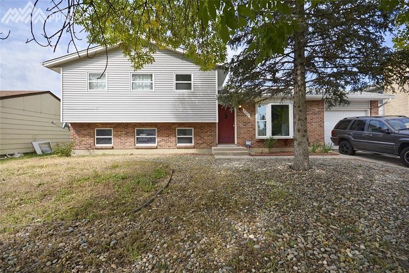 2766 Ferber Dr, Colorado Springs, CO 80916