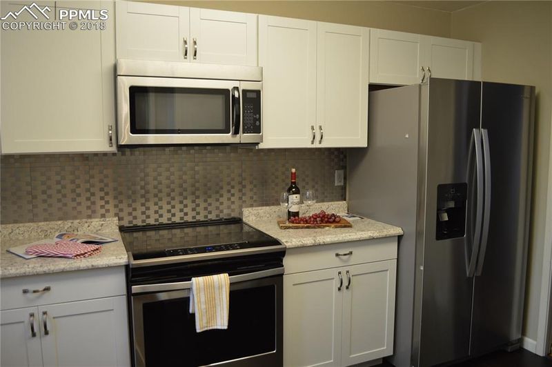28 Sandra Ln, Manitou Springs, CO 80829