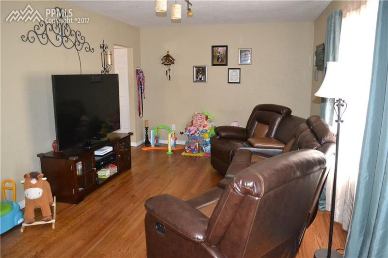28 Willis Dr, Colorado Springs, CO 80911