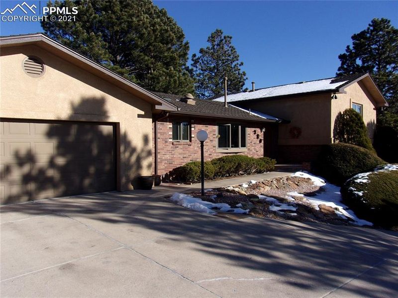 280 Buckeye Dr, Colorado Springs, CO 80919