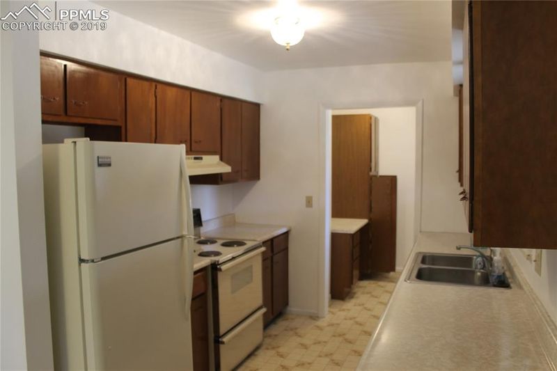 2801 Dusk Dr, Colorado Springs, CO 80918