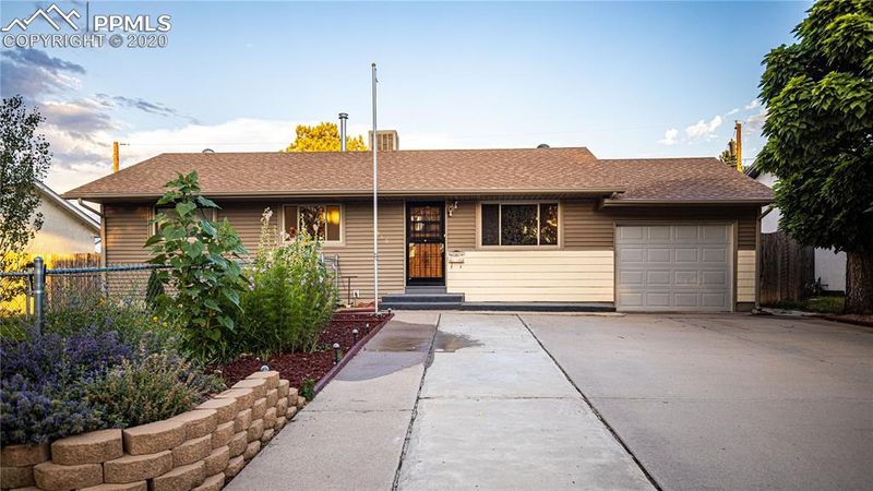 2810 Lancaster Dr, Pueblo, CO 81005