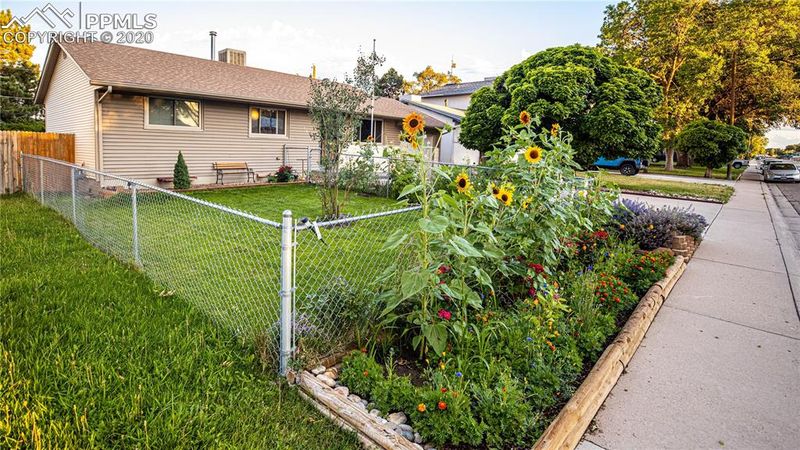 2810 Lancaster Dr, Pueblo, CO 81005