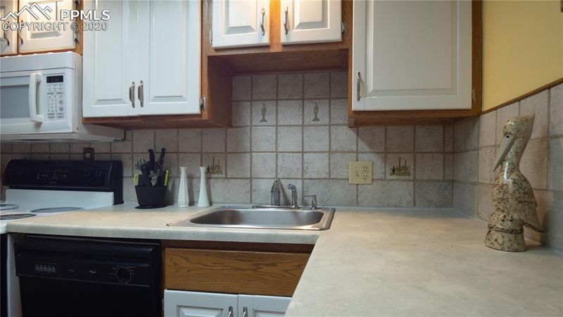 2810 Lancaster Dr, Pueblo, CO 81005