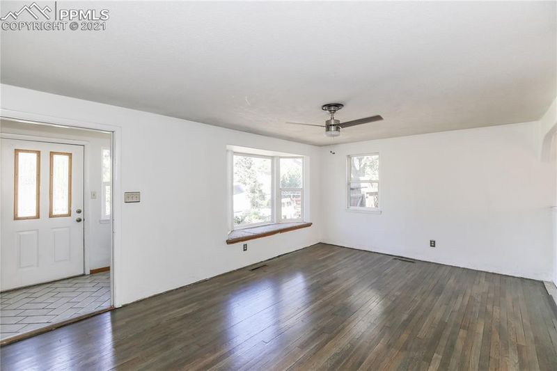 2812 N Circle Dr, Colorado Springs, CO 80909