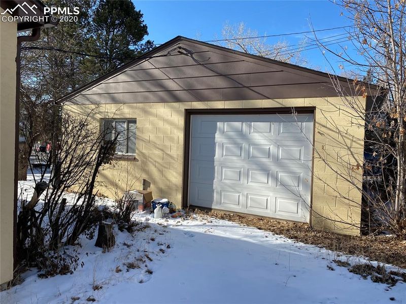 2812 Merry Ln, Colorado Springs, CO 80909