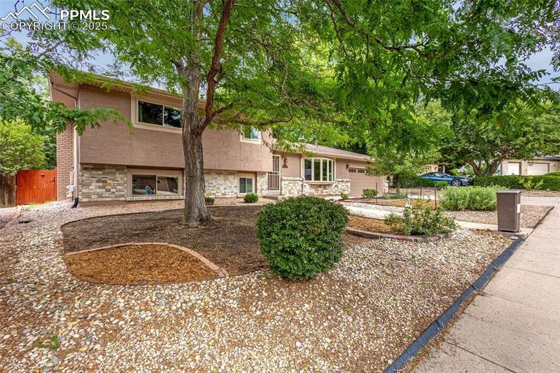 2815 Oro Blanco Dr, Colorado Springs, CO 80917