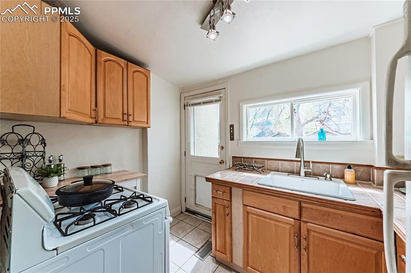 2821 Kiowa St, Colorado Springs, CO 80904
