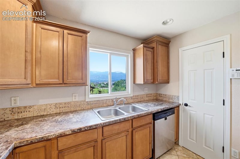2826 Pinnacle Dr, Colorado Springs, CO 80910