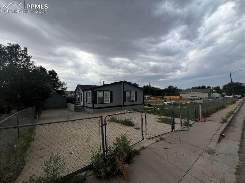 2832 E 14th St, Pueblo, CO 81001