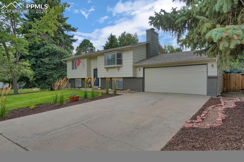 2834 Shadowglen Dr, Colorado Springs, CO 80918