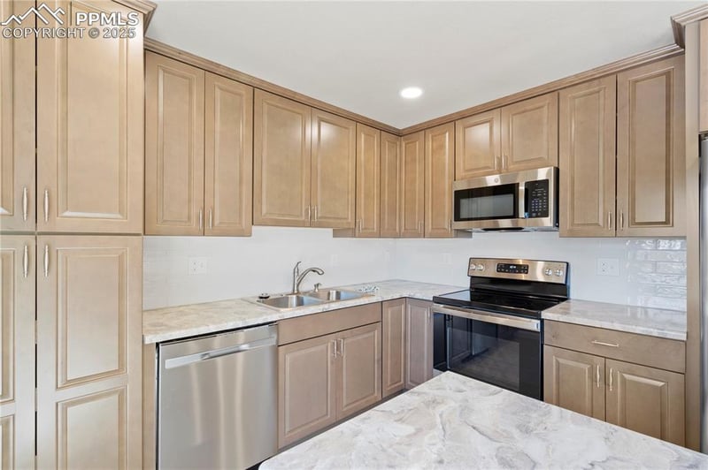 2855 El Capitan Dr, Colorado Springs, CO 80918