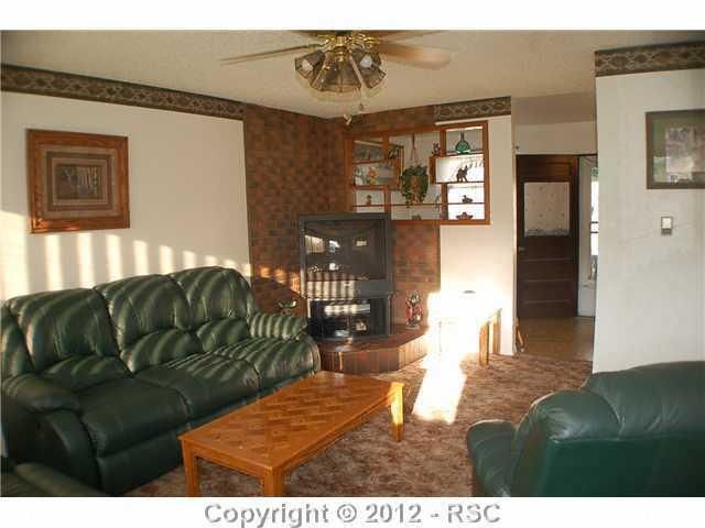2860 Aster Ln, Pueblo, CO 81004