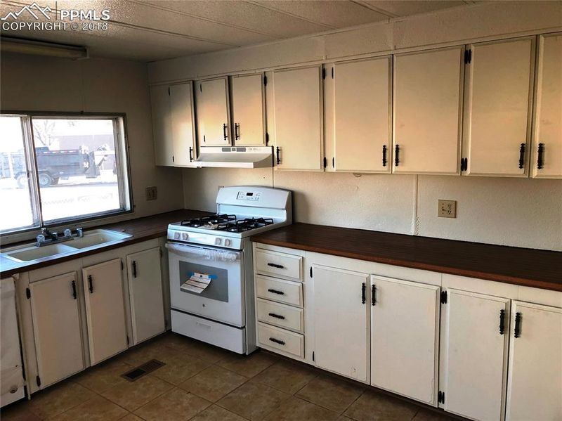 2864 Aqualane Dr, Colorado Springs, CO 80906