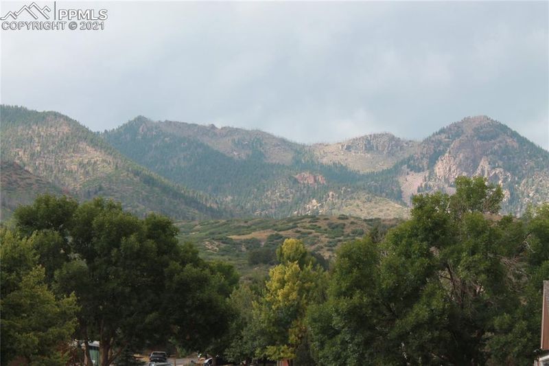 2864 Front Royal Dr, Colorado Springs, CO 80919