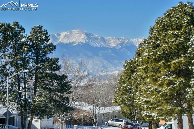 2874 Keystone Cir, Colorado Springs, CO 80918