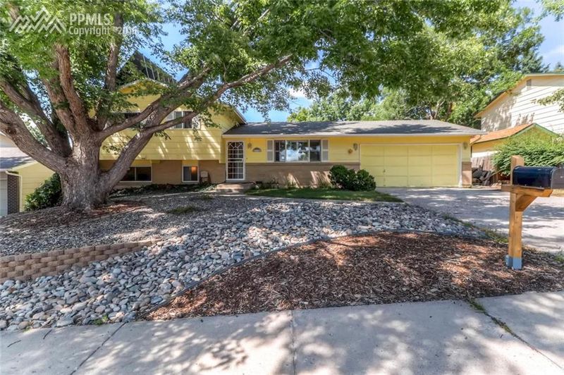 2890 El Capitan Dr, Colorado Springs, CO 80918