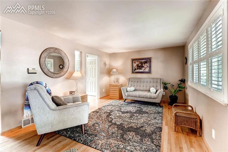2890 El Capitan Dr, Colorado Springs, CO 80918
