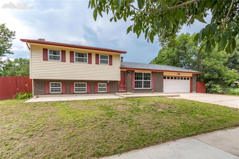 2898 Ferber Dr, Colorado Springs, CO 80916