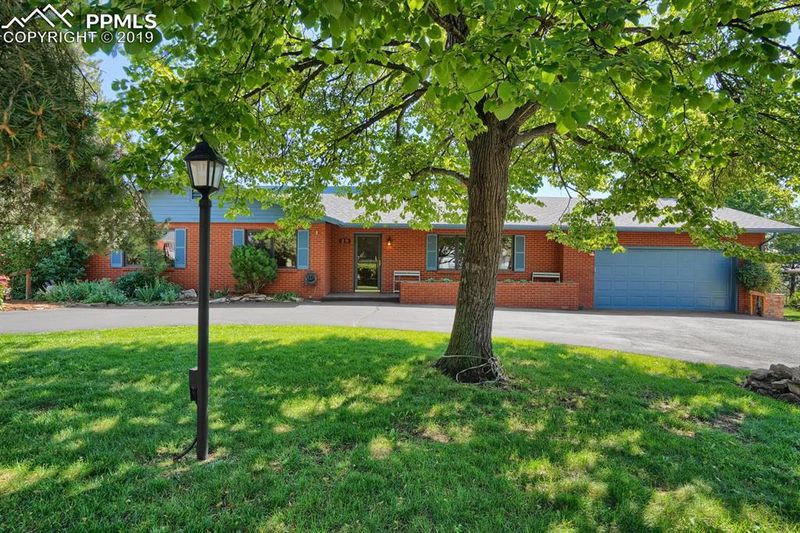 29 Crescent Ln, Colorado Springs, CO 80904