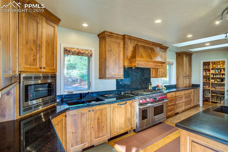 29 Sanford Rd, Colorado Springs, CO 80906