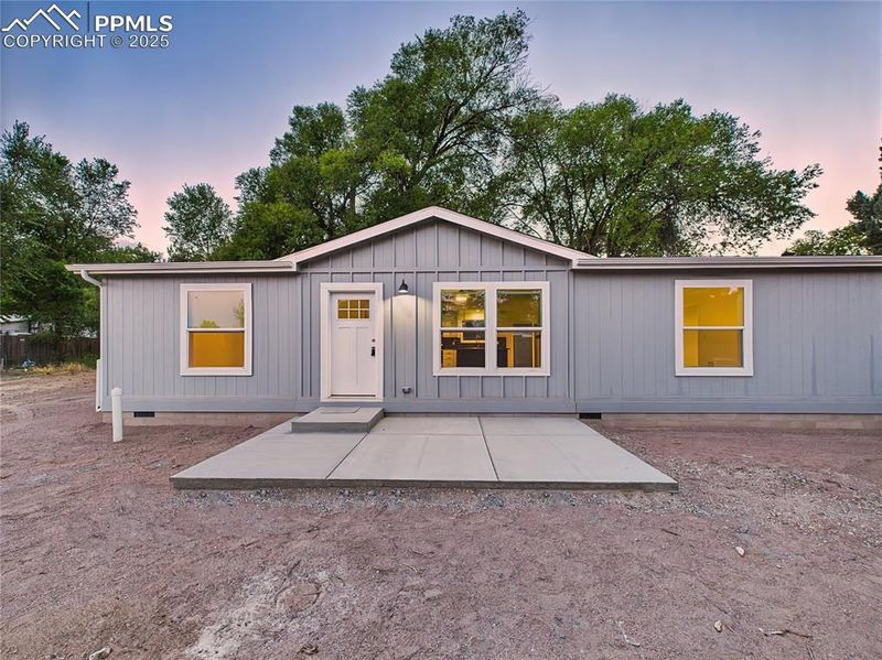 290 E Kipling Dr, Pueblo, CO 81007