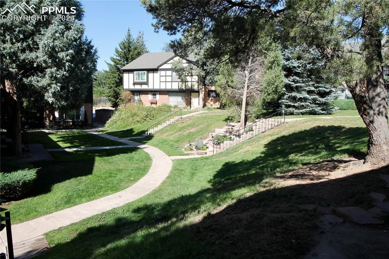 2902 Airport Rd #124, Colorado Springs, CO 80910