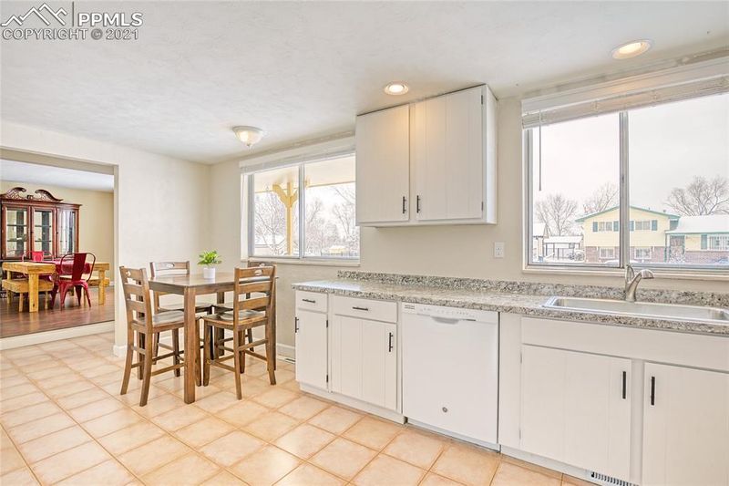 2905 Pinnacle Dr, Colorado Springs, CO 80910