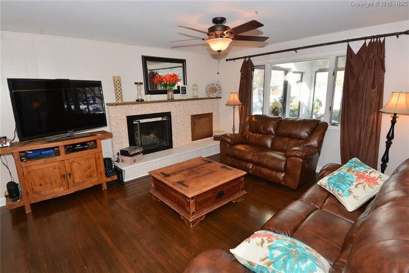 2909 San Luis Dr, Colorado Springs, CO 80909