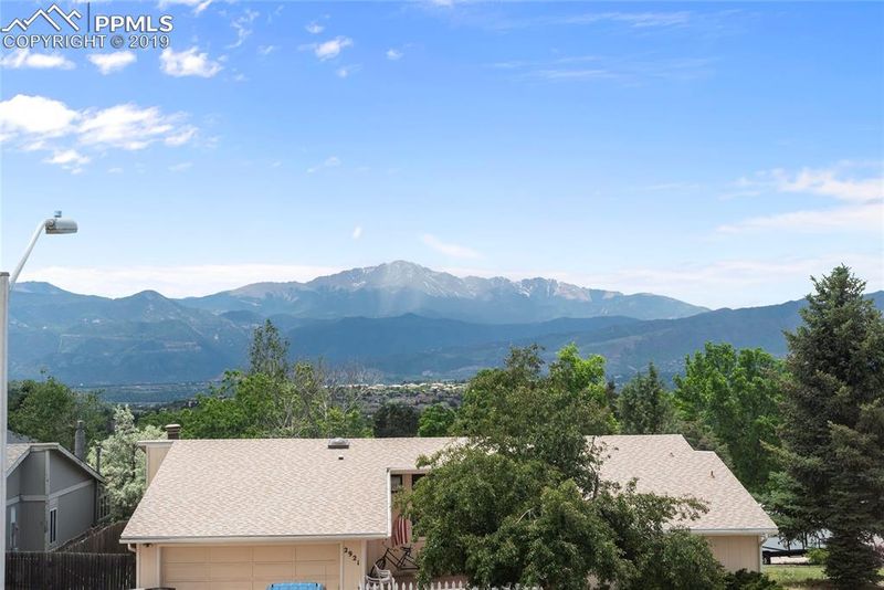 2910 Keystone Cir, Colorado Springs, CO 80918