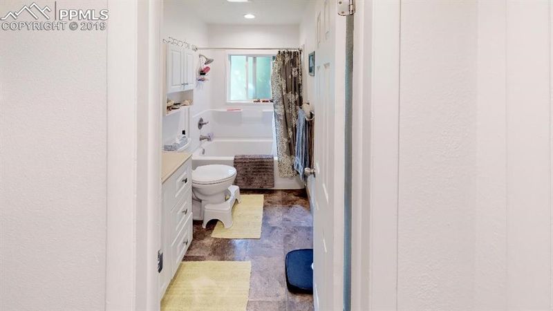 2911 W Uintah St, Colorado Springs, CO 80904