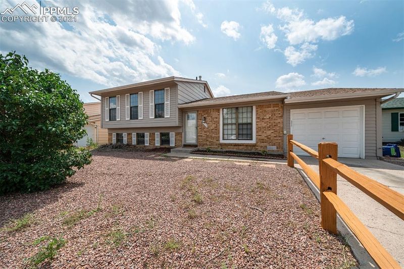 2912 Dickens Dr, Colorado Springs, CO 80916