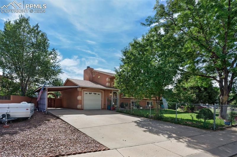 2913 Dickens Dr, Colorado Springs, CO 80916