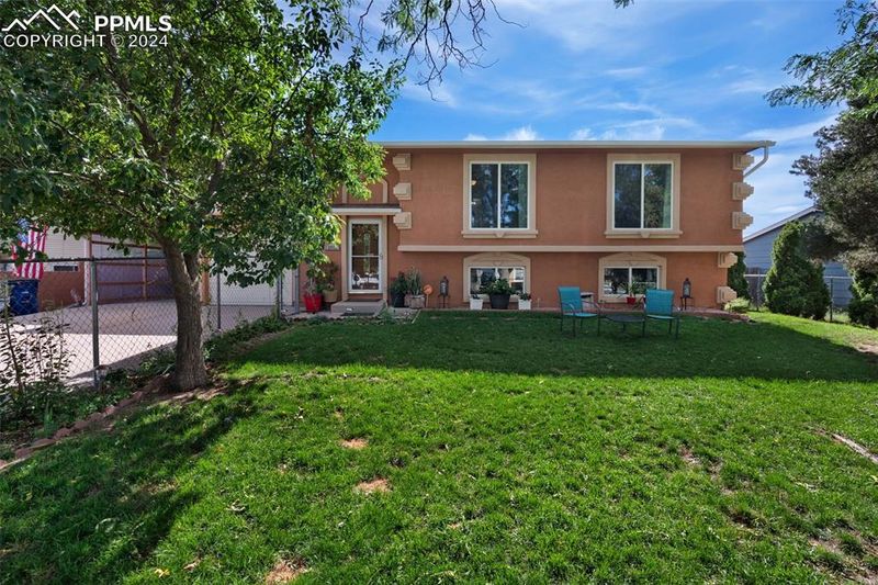 2913 Dickens Dr, Colorado Springs, CO 80916