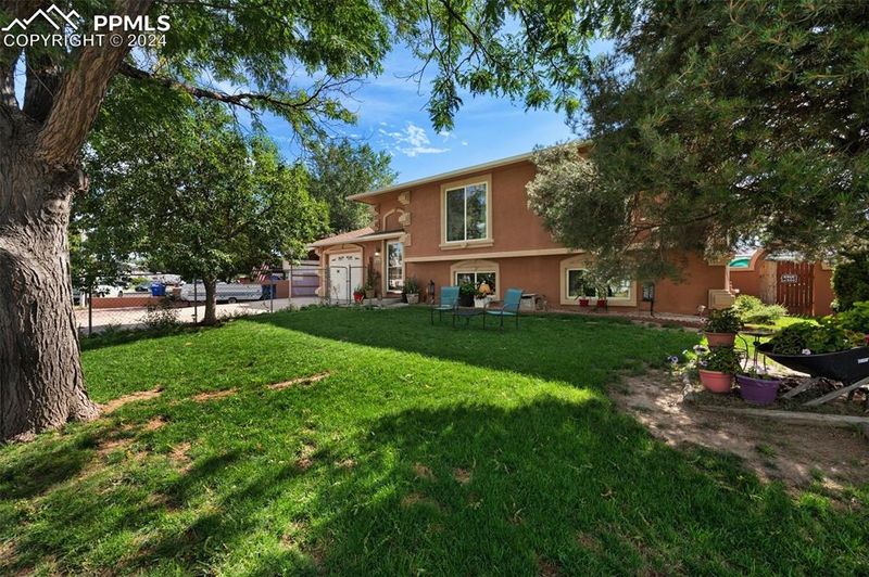 2913 Dickens Dr, Colorado Springs, CO 80916