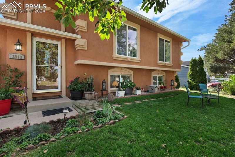 2913 Dickens Dr, Colorado Springs, CO 80916