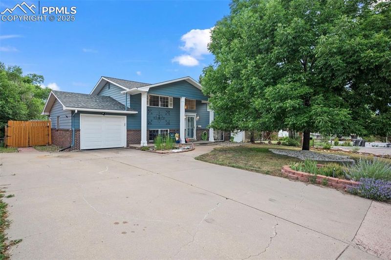 2919 Garden Hill Dr, Colorado Springs, CO 80904