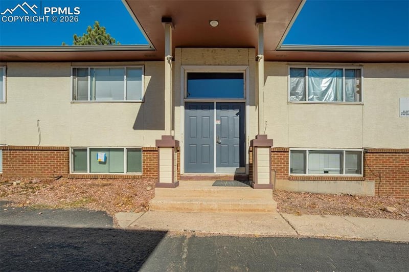 2921 Straus Ln, Colorado Springs, CO 80907