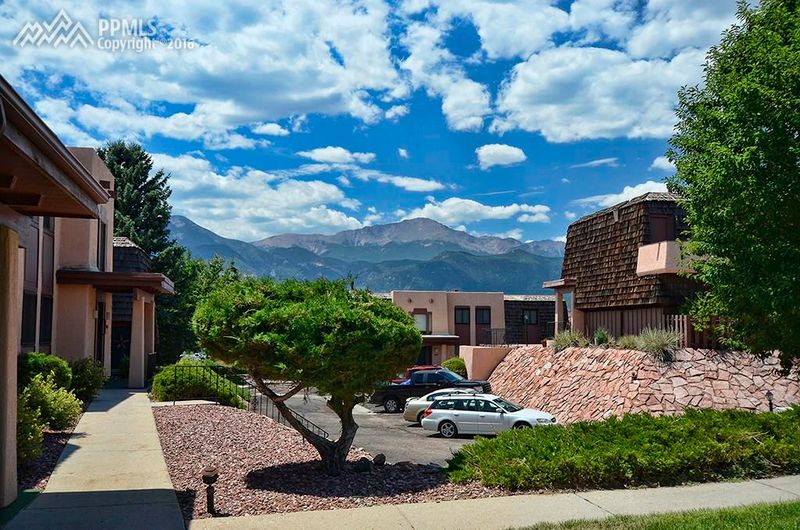 2931 Mesa Rd #B, Colorado Springs, CO 80904