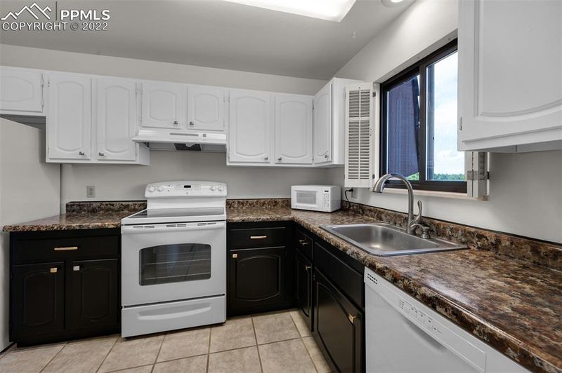 2937 Mesa Rd #B, Colorado Springs, CO 80904