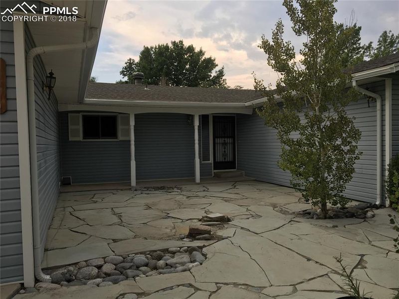 2945 W Montebello Dr, Colorado Springs, CO 80918