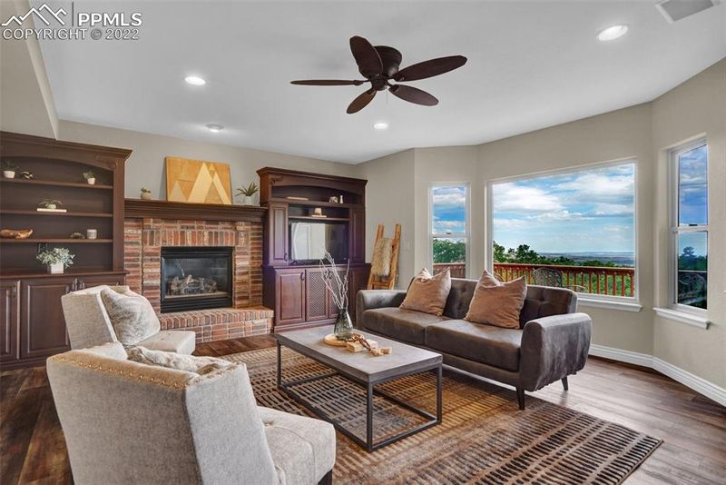 295 Paisley Dr, Colorado Springs, CO 80906