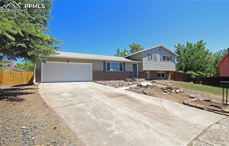 2952 El Capitan Dr, Colorado Springs, CO 80918