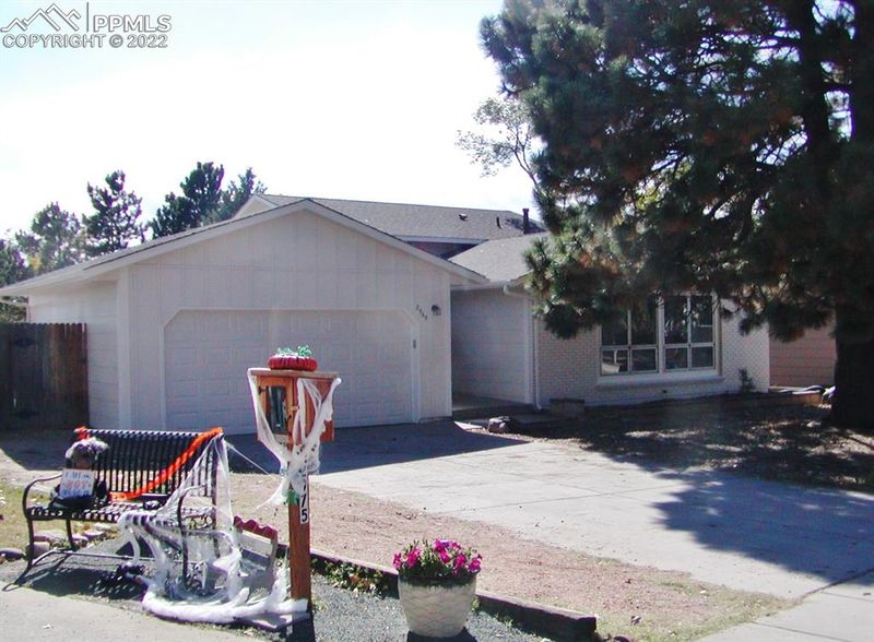 2965 S Roche Dr, Colorado Springs, CO 80918