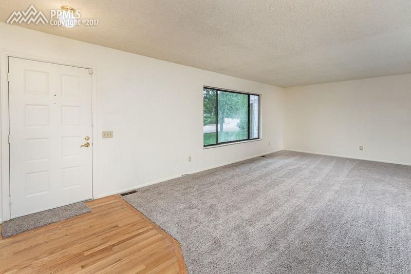 2992 Westcliff Cir, Colorado Springs, CO 80906