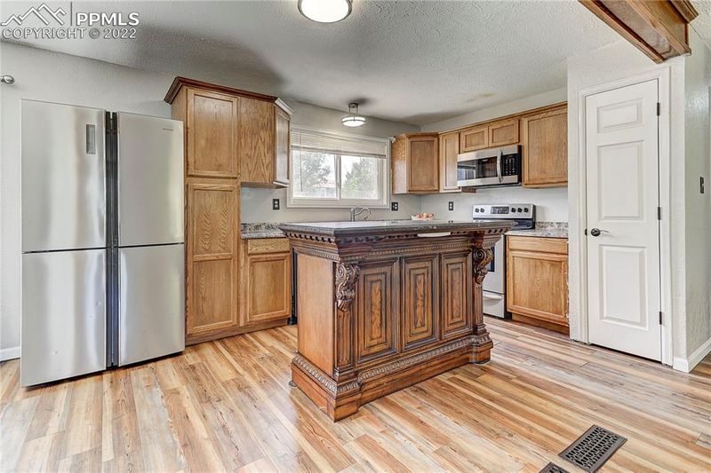 2999 Maverick Dr, Colorado Springs, CO 80918