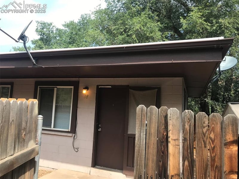 3 Arapahoe Pl, Manitou Springs, CO 80829