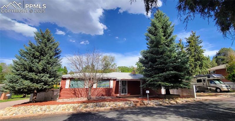 3 Deneta Dr, Manitou Springs, CO 80829