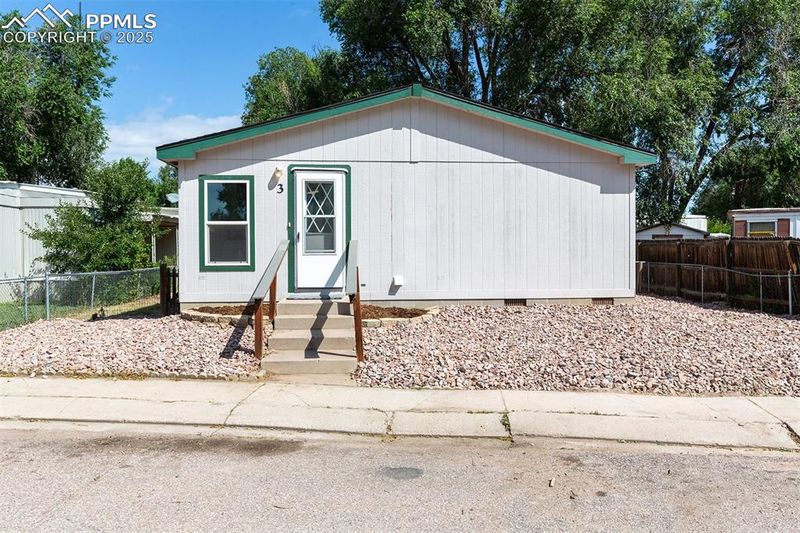 3 Jemez Ln, Fountain, CO 80817